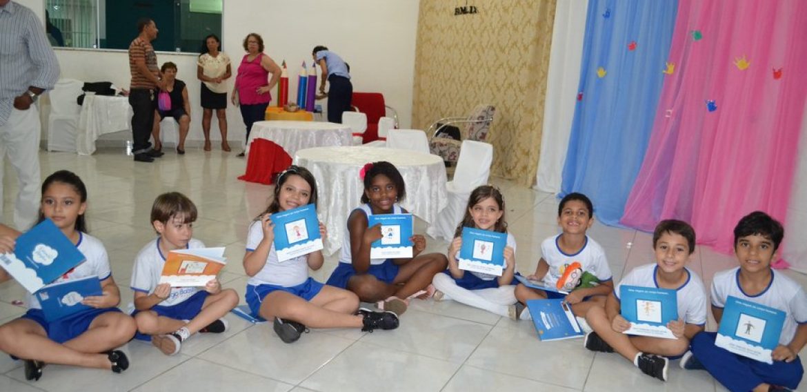 1ª Noite de Autógrafos do Colégio Batista de Mantena foi mágica!!